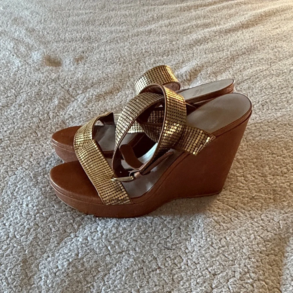 Stuart Weitzman Metallic Gold and Tan Wedges Size 10 - Picture 7 of 13
